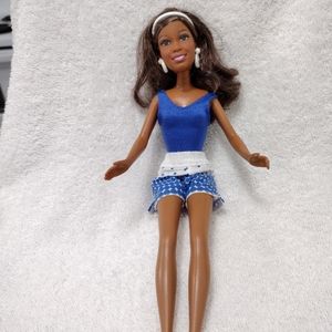 Christie African American Barbie 2001 Mattel w/ Dress & hoop Earrings !!!